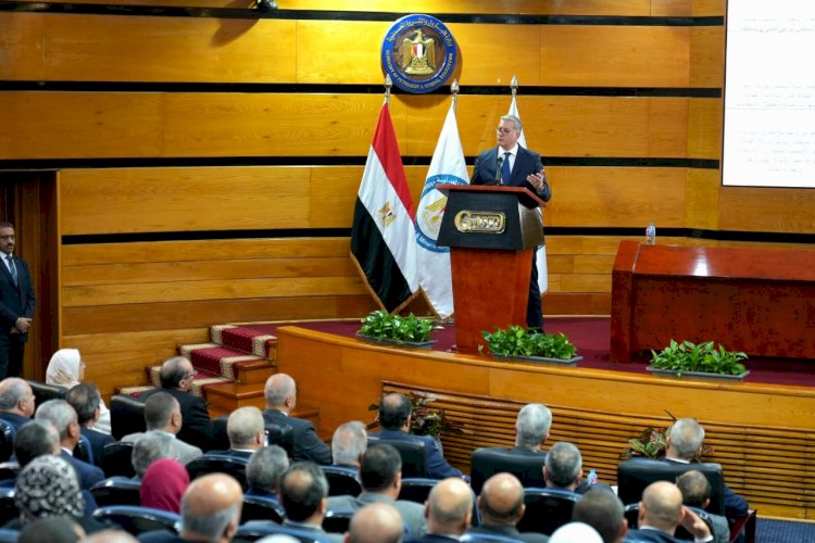 وزير البترول والثروة يعقد اجتماعا مع رؤساء الشركات