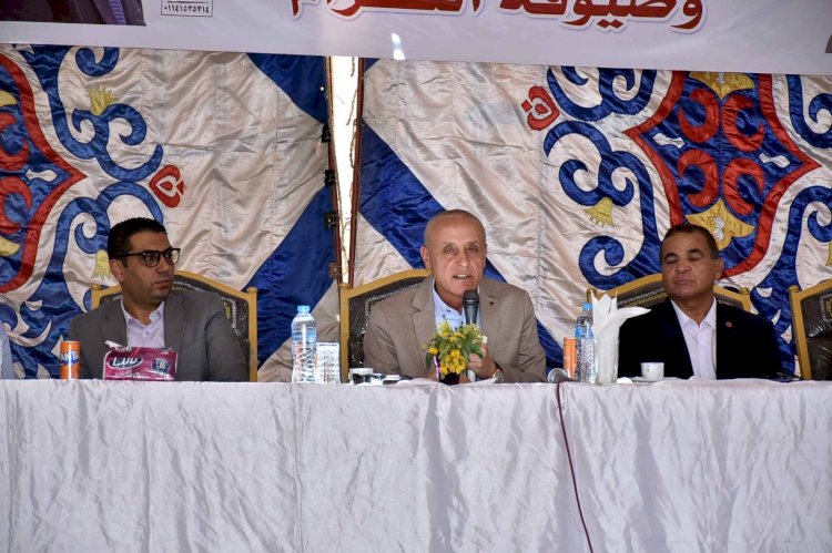 الدكتور العزب سليمان يعرض مطالب حاجر أرمنت الحيط على محافظ الأقصر