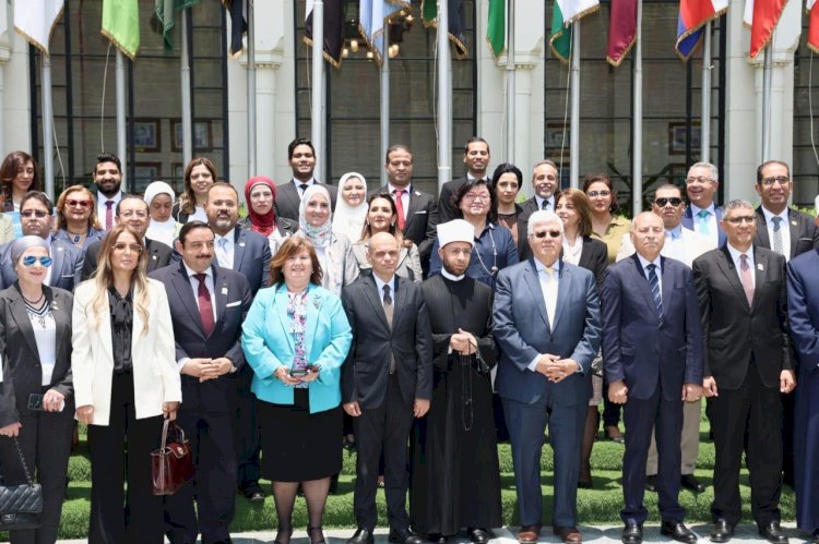 الازهري وعبدالصادق يشهدان ختام اليوم التثقيفي للأئمة والواعظات بجامعة القاهرة