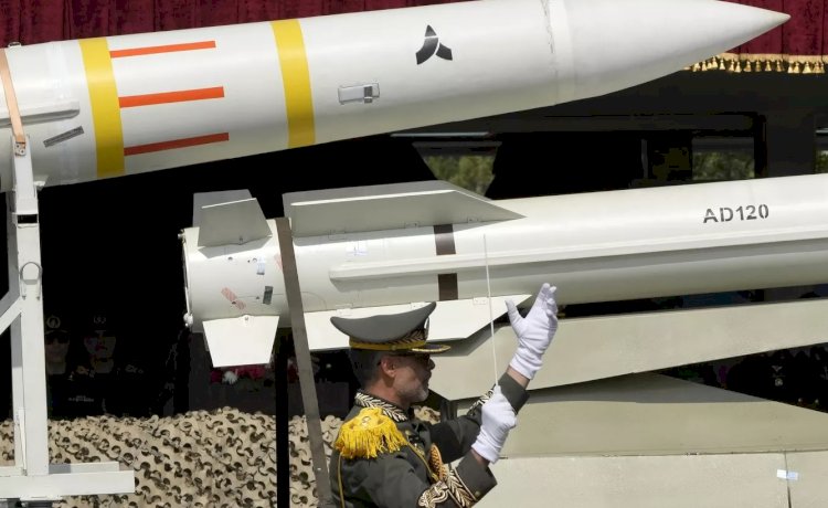 قائد الجيش الإيراني : إسرائيل تظن أنها ستطيل عمرها في المنطقة والرد قادم بقوة