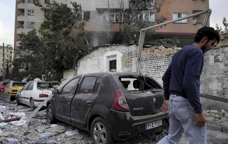 إيران تطلق أكثر من 100 مسيرة علي تل أبيب وإسرائيل تصدر بيان بها