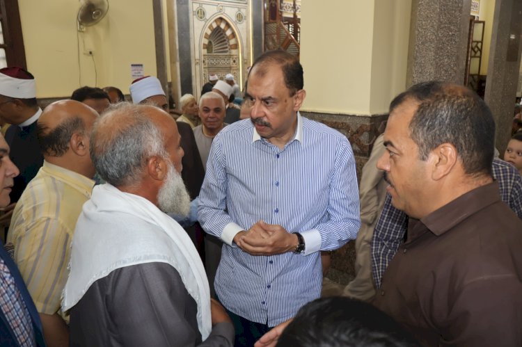 محافظ سوهاج يلتقي المواطنين بعدصلاة الجمعة
