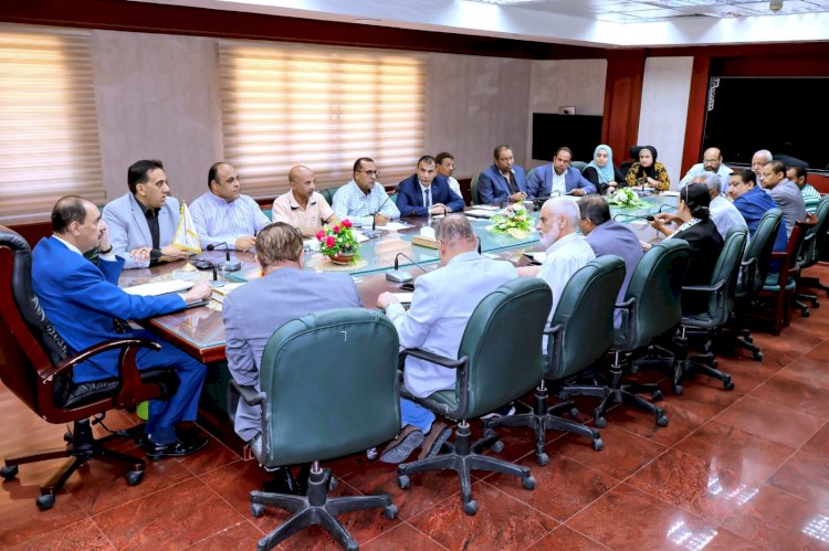 محافظ سوهاج يعقد اجتماع لمناقشة عدد من المشروعات المهمة