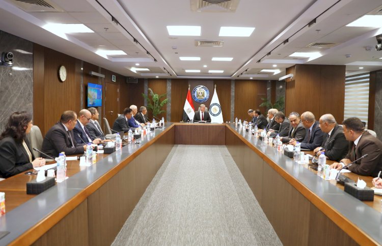 بدوي يلتقي بكتاب الصحافة المصرية ورؤساء التحرير وخبراء الاقتصاد والبترول