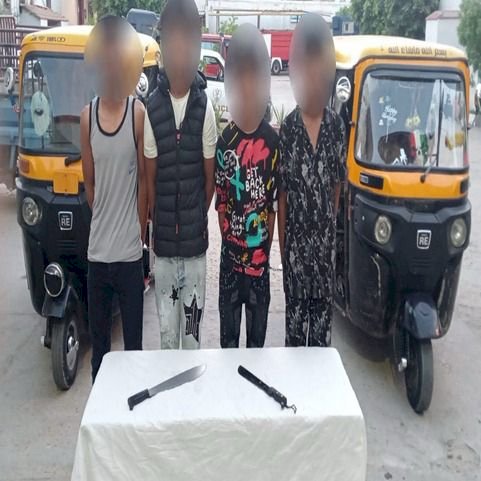 ضبط مشاجرة سائقي التكاتك بالاسلحة بالبحيرة