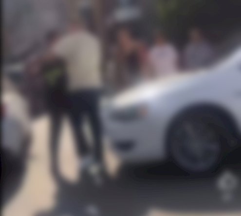 نكشف فيديو قيام مواطن بالتعدى على رجال المرور حال تحرير مخالفة لسيارته بالجيزة