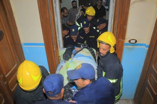 الأجهزة الأمنية تنقل مسن لإحدى المستشفيات بالغربية