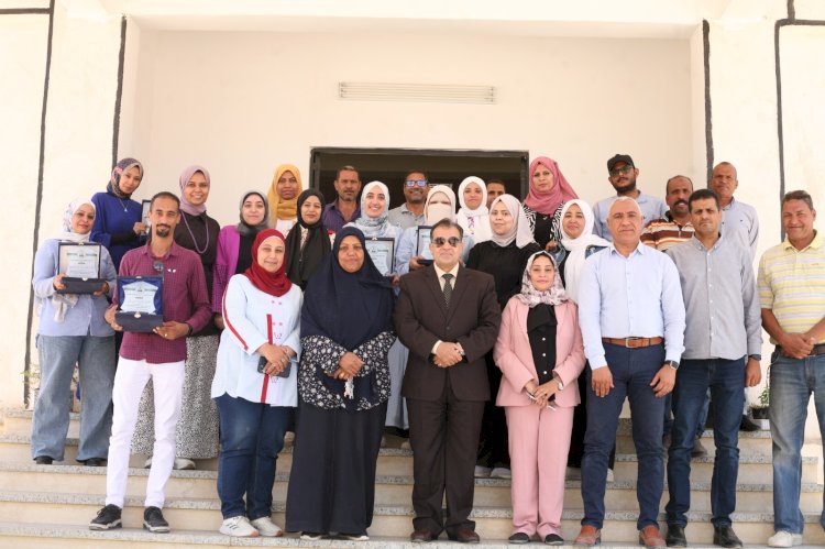 رئيس جامعة جنوب الوادى يلتقى بفريق عمل الإدارة الهندسية بالجامعة