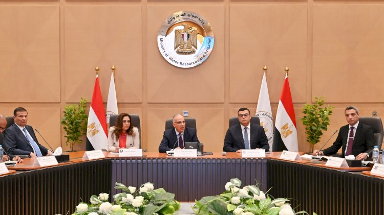 خمسة وزراء يبحثون المنظومة المائية بترعة السويس