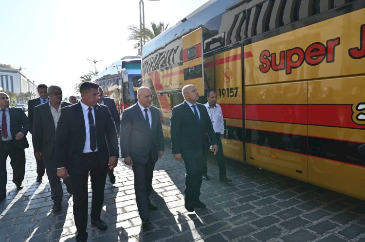 كامل الوزير  يتفقد عدد 20 حافلة مرسيدس جديدة