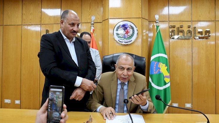 اللواء كدواني يهنئ أوائل الشهادة الإعدادية بالمنيا ويؤكد: التعليم أولوية قصوي