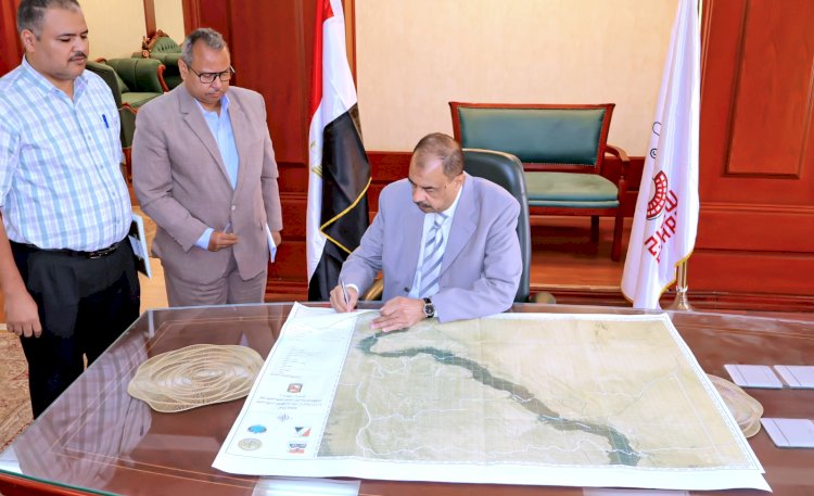 سراج يعتمد الحدود الإدارية الجديدة لسوهاج