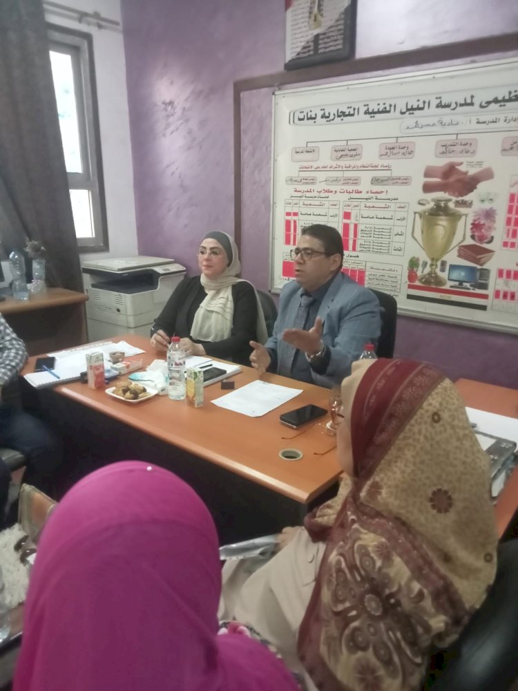 اجتماع الامانه الفنيه للتعليم والتدريب المزدوج بمدارس النيل التجاريه بمصر القديمه