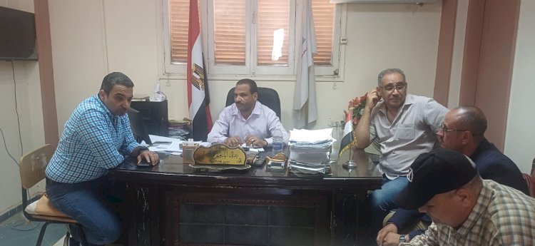 مدير تعليم أبوتشت يترأس لجنة توزيع مديرى ووكلاء المدارس بمرحلة التعليم الإبتدائي