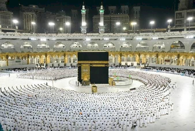 وزير السياحة والآثار يعتمد الضوابط المنظمة لتنفيذ رحلات العمرة لموسم 1447 هـ