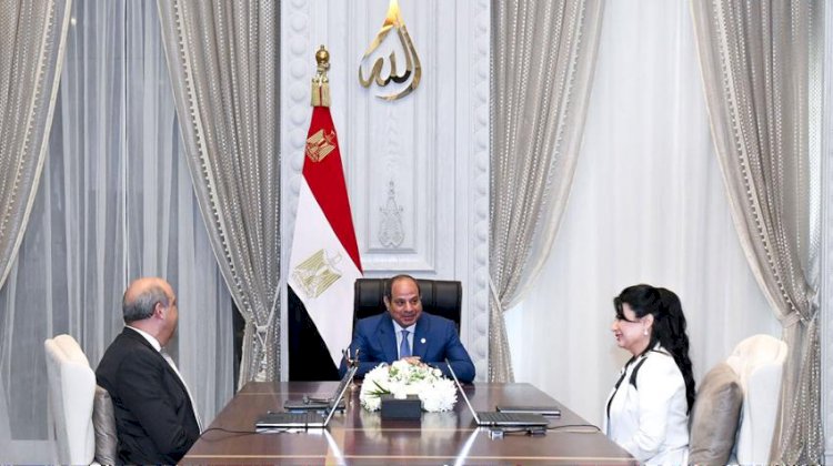 السيسي يجتمع بوزير الطيران المدني ورئيسة شركة مصر للطيران للخدمات الجوية