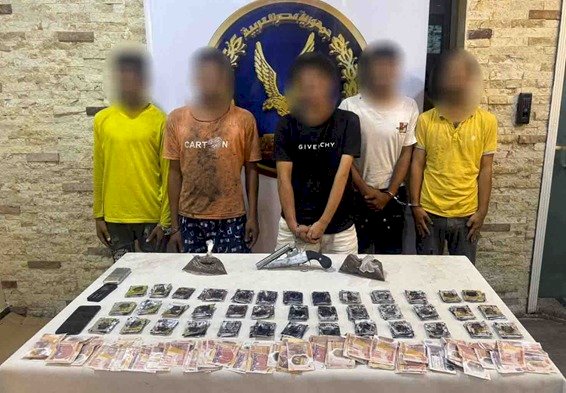 نكشف فيديو قيام عدد من الأشخاص بالإتجار في المواد المخدرةبالقاهرة