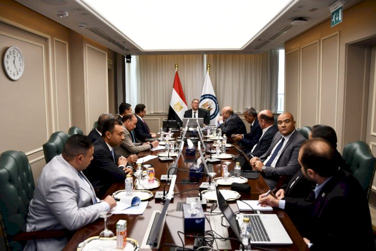وزير البترول يتابع مع شركة اديس الاسباب الحقيقية لحادث البارج البحري