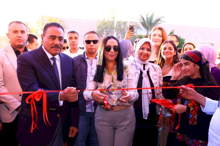 وزيرة التضامن تتفقد معرض ديارنا للحرف اليدوية والتراثية بالساحل الشمالي