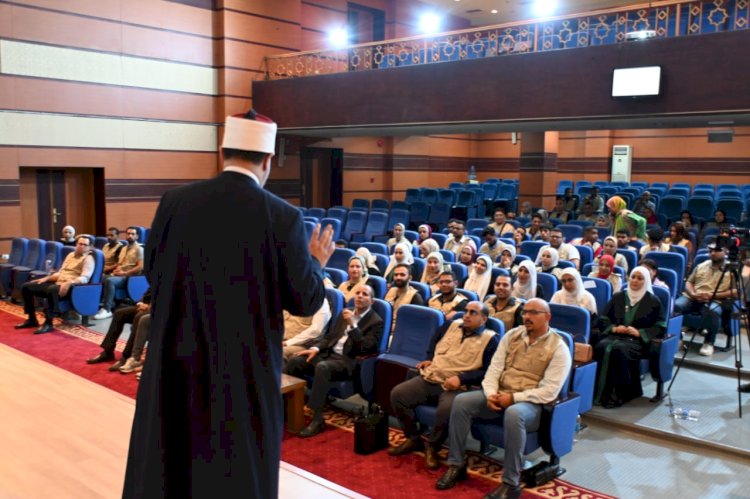 محاضرة تثقيفية لوفد اتحاد بشبابها بأكاديمية الأوقاف الدولية