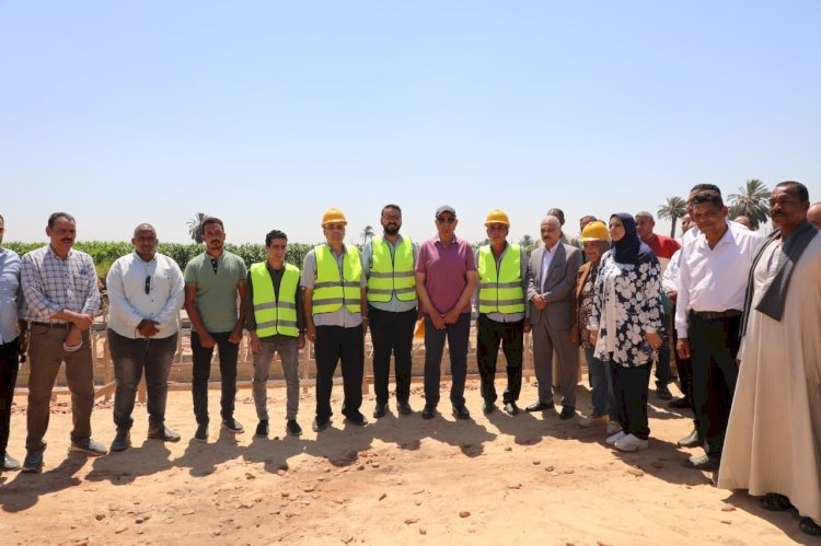 محافظ المنيا يضع حجر الأساس لمجمع مدارس سيلة الشرقية للتعليم الأساسي بمركز مطاي