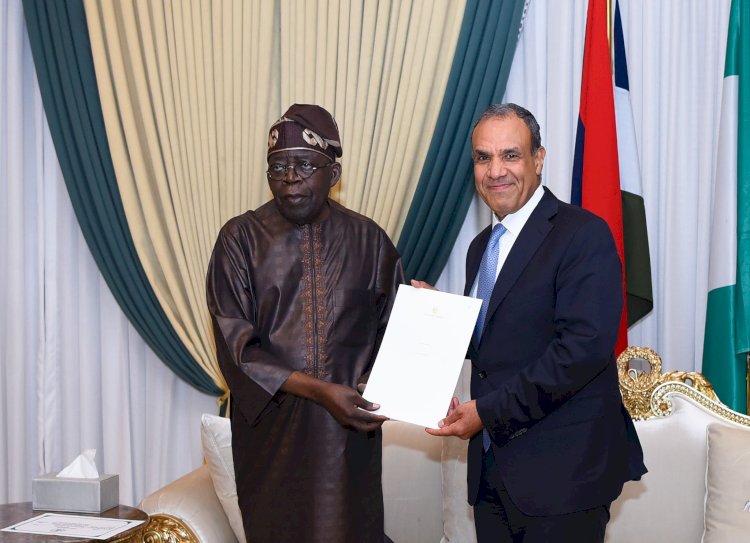 وزير الخارجية يسلم رسالة خطية من السيسي إلى رئيس جمهورية نيجيريا