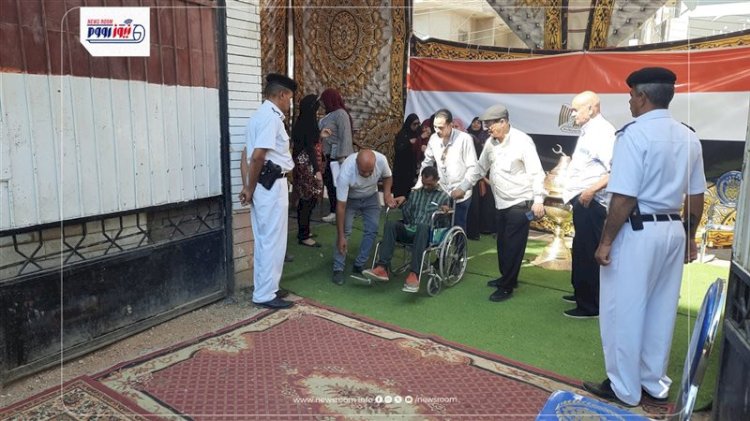 لجان المنيا توفر كراسي متحركة لكبار السن وذوي الهمم