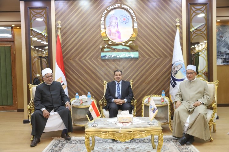رئيس جامعة جنوب الوادي يستقبل قافلة الأزهر الدعوية