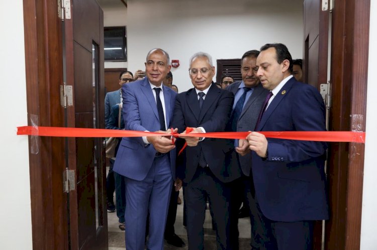 د.عصام فرحات واللواء عماد كدواني يفتتحان تسعة معامل متطورة بالجامعة الأهلية