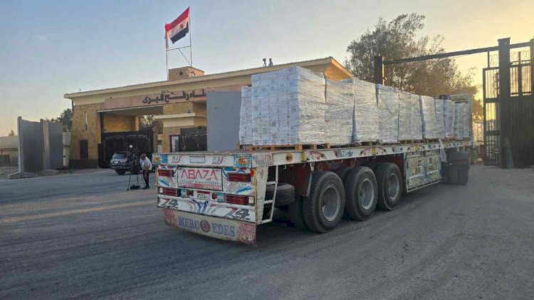 32 شاحنة مساعدات إماراتية تدخل معبر كرم أبو سالم تمهيداً لوصولها غزة