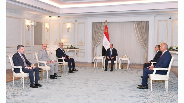 الرئيس السيسي يستقبل وزير خارجية جمهورية تركيا
