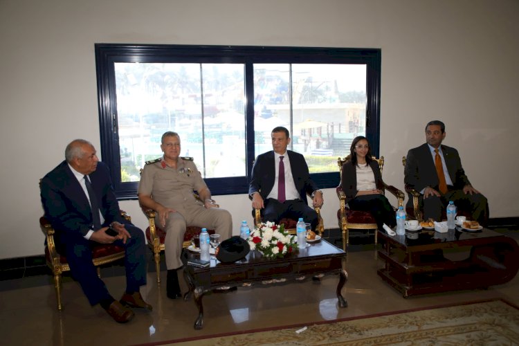 وزير الزراعة يلتقي بالمحافظين على هامش المؤتمر الزراعي  بالبحيرة