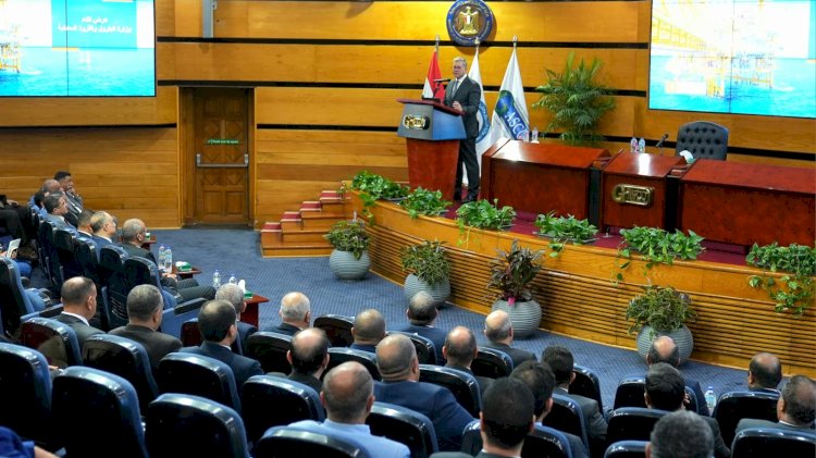 وزير البترول والثروة المعدنية يعقد اللقاء الدوري مع القيادات ورؤساء الشركات