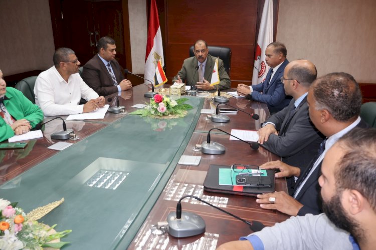 سراج  يبحث مع مؤسسات مالية ومصرفية الترويج للفرص الاستثمارية بالمحافظة