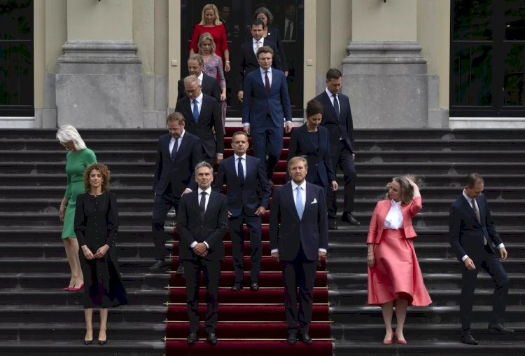 الوضع في غزة يقلب موازين الحكومة الهولندية ووزير الدفاع يتولي الخارجية