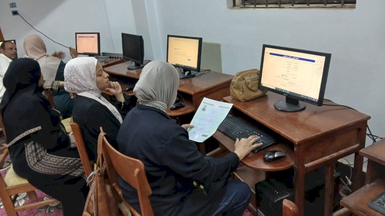 معامل التنسيق الإلكتروني بجامعة جنوب الوادي تستقبل طلاب المرحلة الثالثة