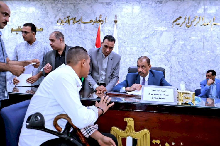 محافظ سوهاج يعقد اللقاء الجماهيري الأسبوعي للاستماع إلى شكاوى وطلبات المواطنين