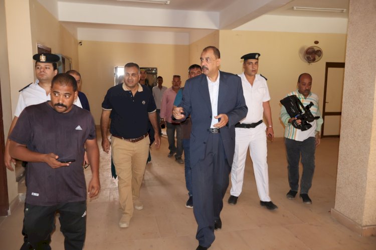 محافظ سوهاج يحيل عدد من المسئولين  بقرية “البربا” للتحقيق بجرجا