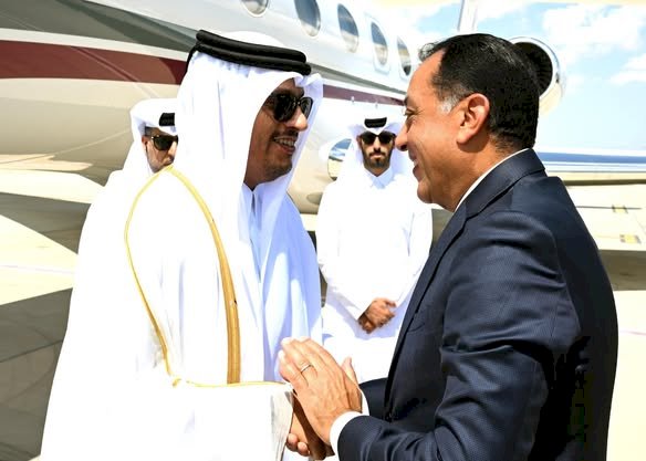 مدبولي يستقبل رئيس الوزراء القطري بمطار العلمين