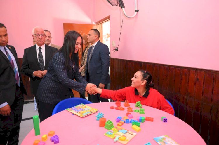 وزيرة التضامن  تزور دار رعاية التثقيف الفكري للفتيات بحلوان