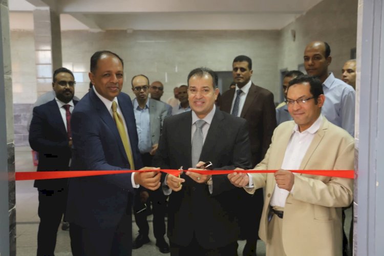 رئيس جامعة جنوب الوادي يفتتح  عيادة قسم علاج الجذور بكلية طب الفم و الأسنان