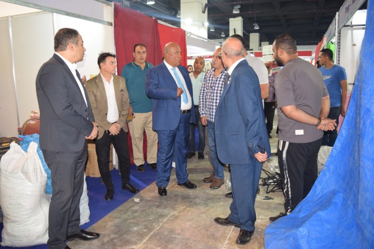 رئيس غرفة القاهرة يتفقد معرض أهلًا مدارس قبل إنطلاقة بساعات