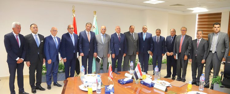 وزير الزراعة يبحث مع وفد تونسي  تعزيز الاستثمارات الزراعية المشتركة