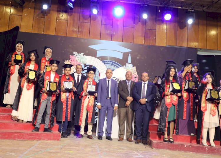محافظ المنيا يشهد احتفالية تكريم أوائل المدرسة البريطانية وتخريج الدفعة الـ11