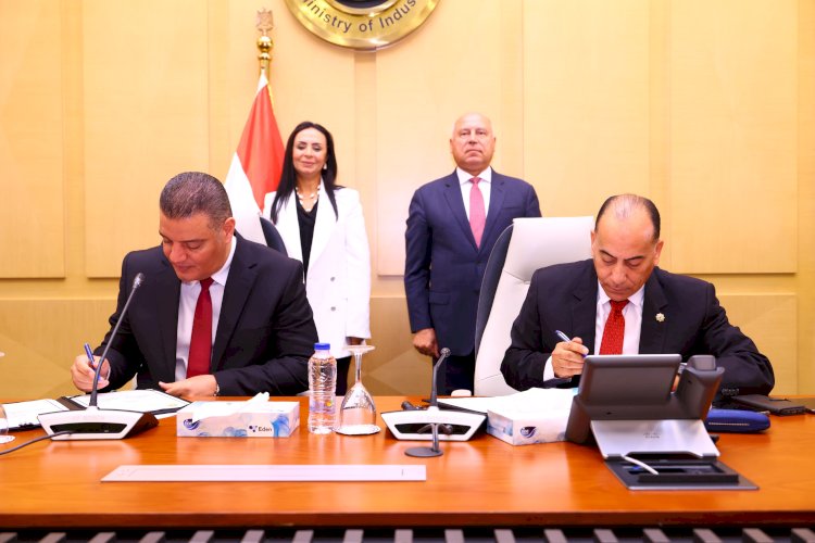 الوزير ومايا يشهدان توقيع بروتوكول تعاون لرعاية المسنين المحالين للتقاعد من وزارة الصناعة