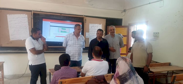 مدير تعليم أبوتشت يتابع تدريب 65 معلماً على المناهج المطوّرة