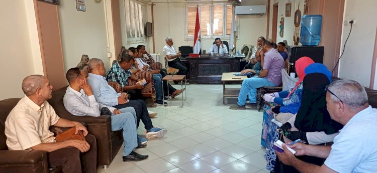 مدير عام أبوتشت يشدد على الانضباط ومتابعة انتظام الدراسة منذ اليوم الأول