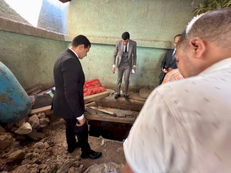 النيابة الإدارية.تجري معاينة لأحد مكاتب الصحه بقنا