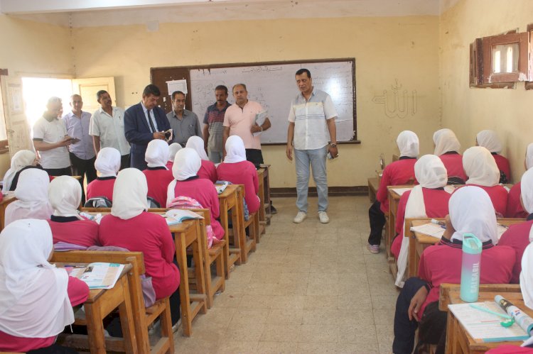د. محمد السيد يواصل تفقده لمدارس إدارة سوهاج التعليمية