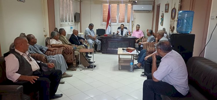 مدير عام تعليم أبوتشت يترأس اجتماع لجنة متابعة المدارس